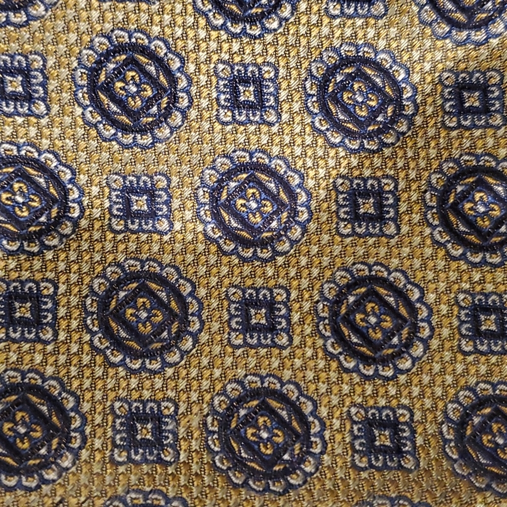 Daniel Cremieux 7 fold tie